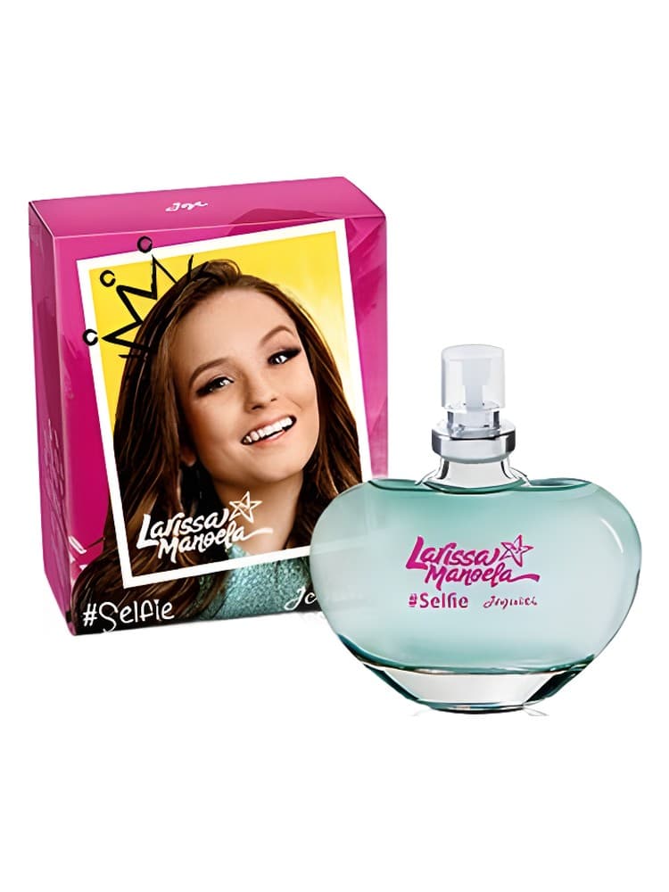 Larissa Manoela Selfie